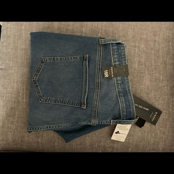Torrid Skinny Jeans - Picture 4 of 4